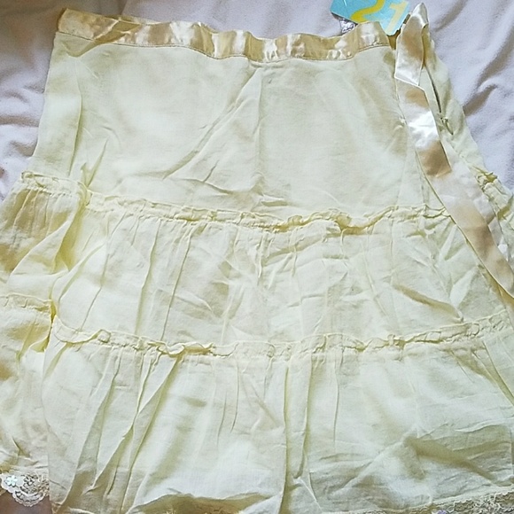 Forever 21 Dresses & Skirts - Forever 21 yellow summer skirt